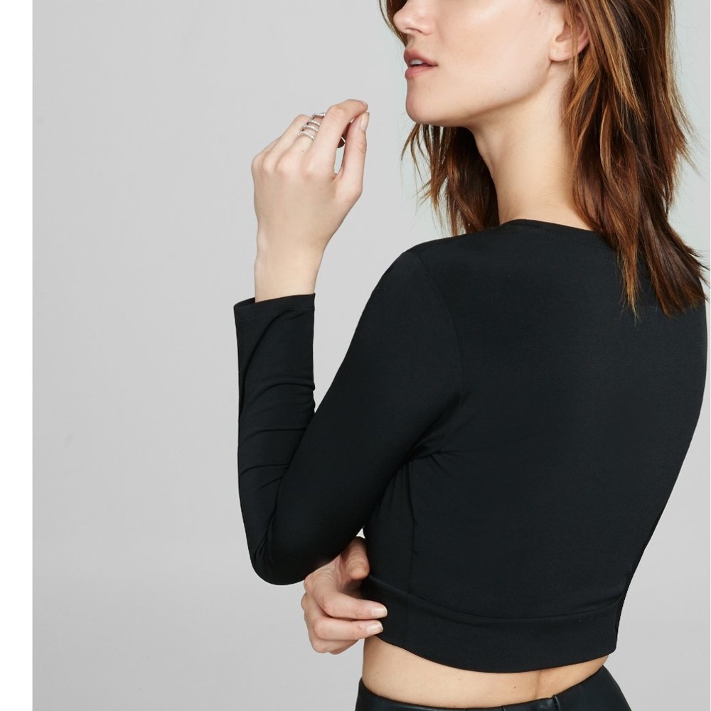 Express crop top with keyhole detail in front